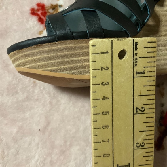 NIB Miranda Lambert Black wedge sandal Size 6 1/2 4.25” heel Back zip Gladiator - Picture 11 of 13